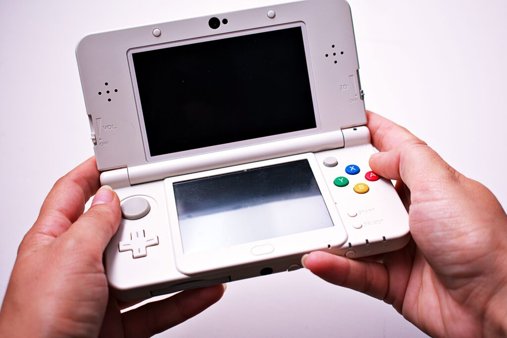 เครื่องเล่นเกมพกพา รุ่นไหนดี เลือกอย่างไรให้คุ้มค่าทุกบาท