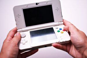 เครื่องเล่นเกมพกพา รุ่นไหนดี เลือกอย่างไรให้คุ้มค่าทุกบาท