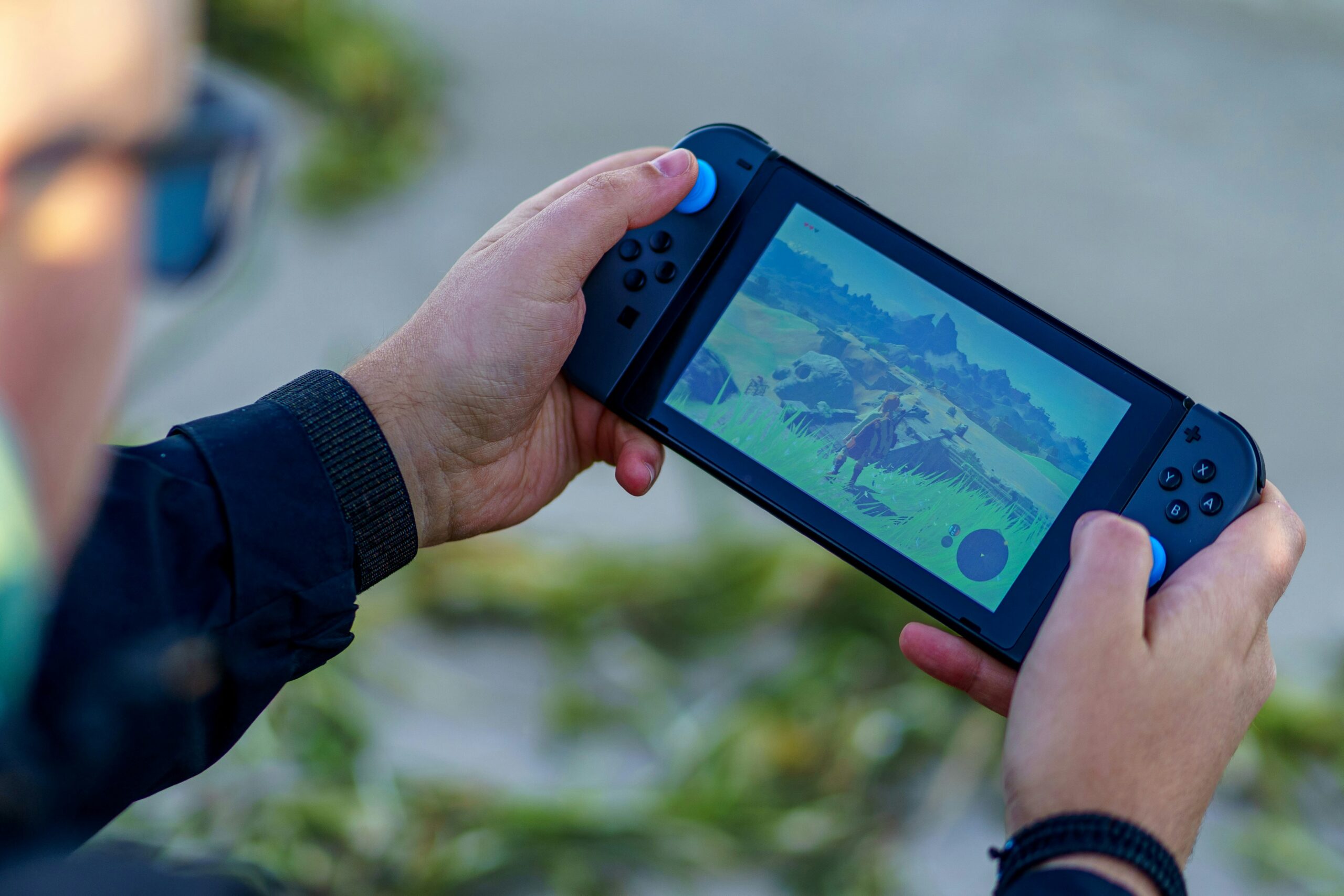 รีวิวเครื่องเล่นเกมพกพา เปรียบเทียบสเปกแบบชัดเจน 